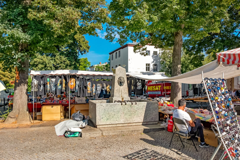 Blick auf die Geschäfte am Marktplatz Adlershof