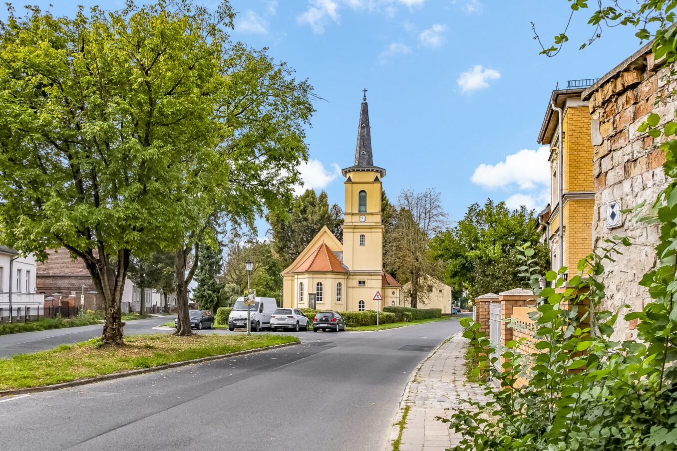 Immobilienmakler macht Foto vom Zentrum Bohnsdorf
